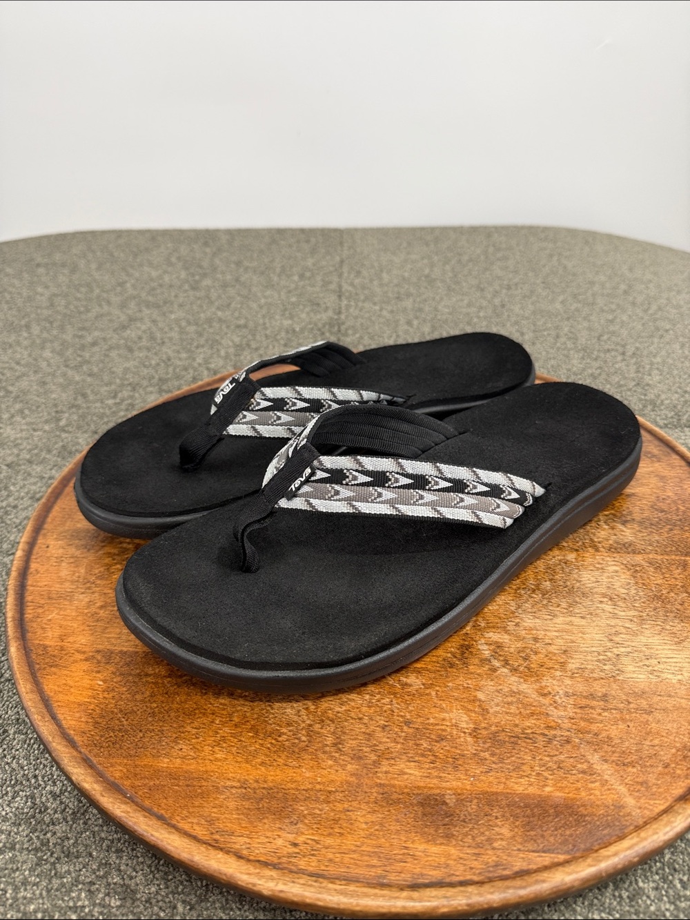 Teva Sandals Mens 12 Black Flip Flop Thong Gray Patterned Fabric Straps Thong